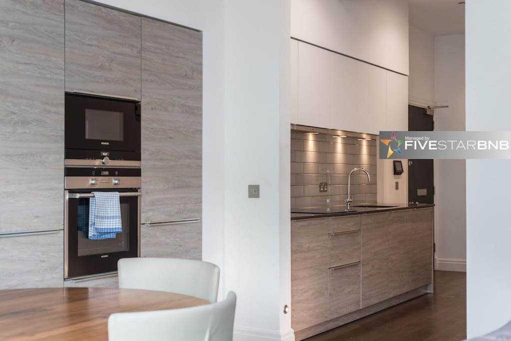 Cool Urban Apartment With Stunning Castle Views Edinburgh Exterior photo
