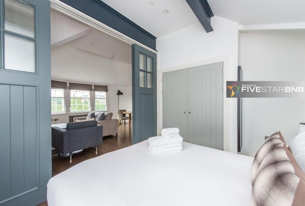Cool Urban Apartment With Stunning Castle Views Edinburgh Exterior photo