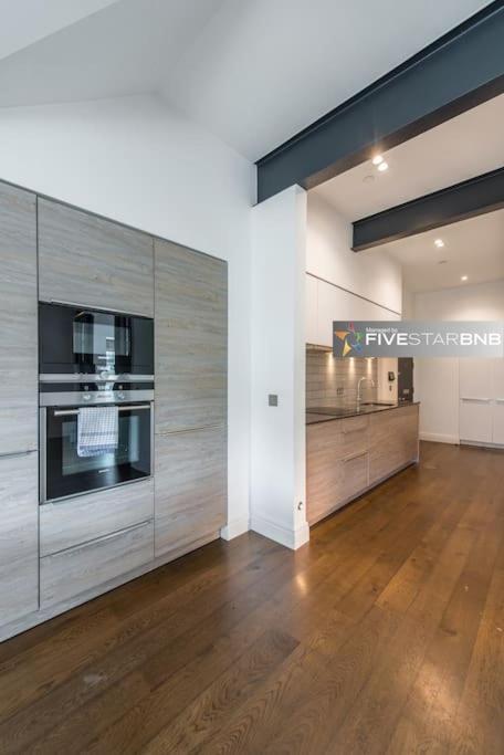 Cool Urban Apartment With Stunning Castle Views Edinburgh Exterior photo
