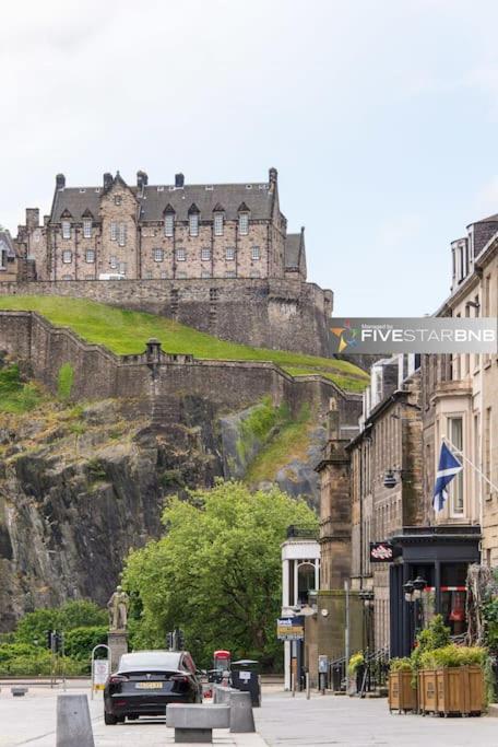 Cool Urban Apartment With Stunning Castle Views Edinburgh Exterior photo