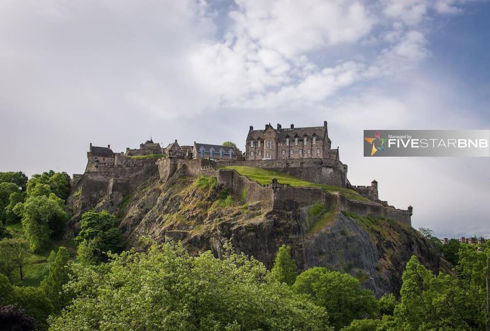 Cool Urban Apartment With Stunning Castle Views Edinburgh Exterior photo
