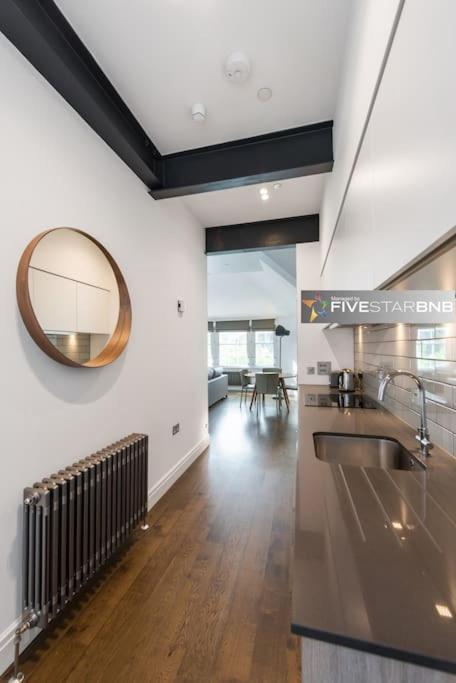 Cool Urban Apartment With Stunning Castle Views Edinburgh Exterior photo