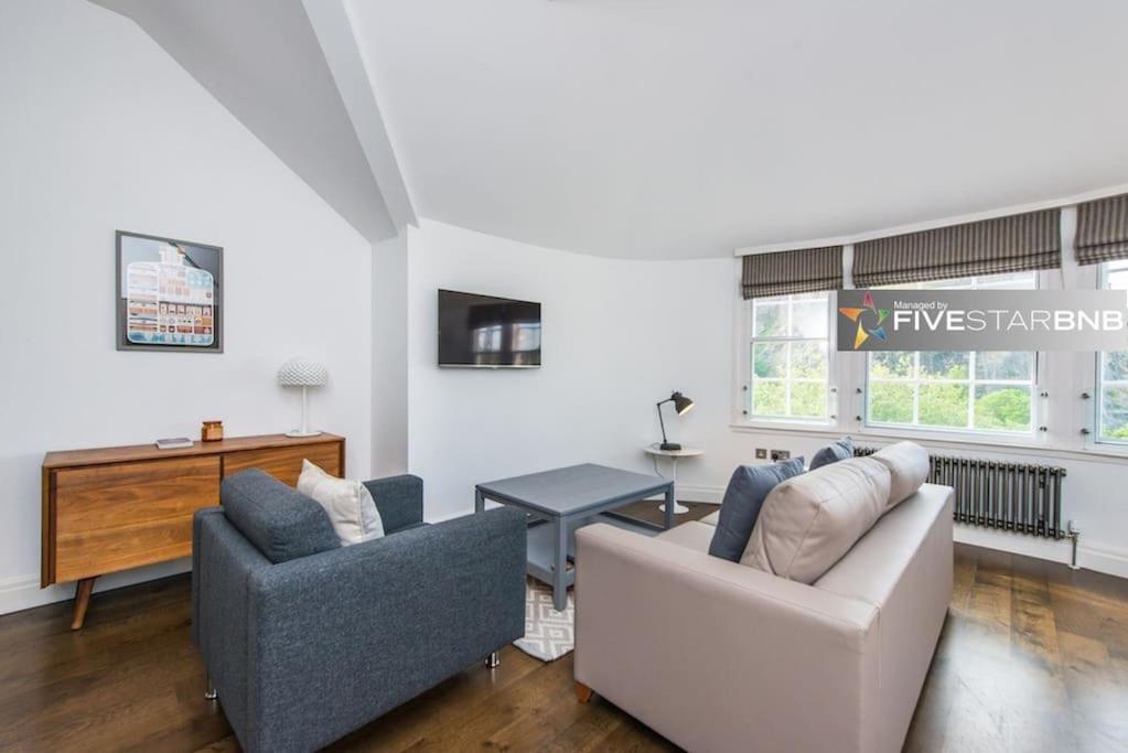 Cool Urban Apartment With Stunning Castle Views Edinburgh Exterior photo