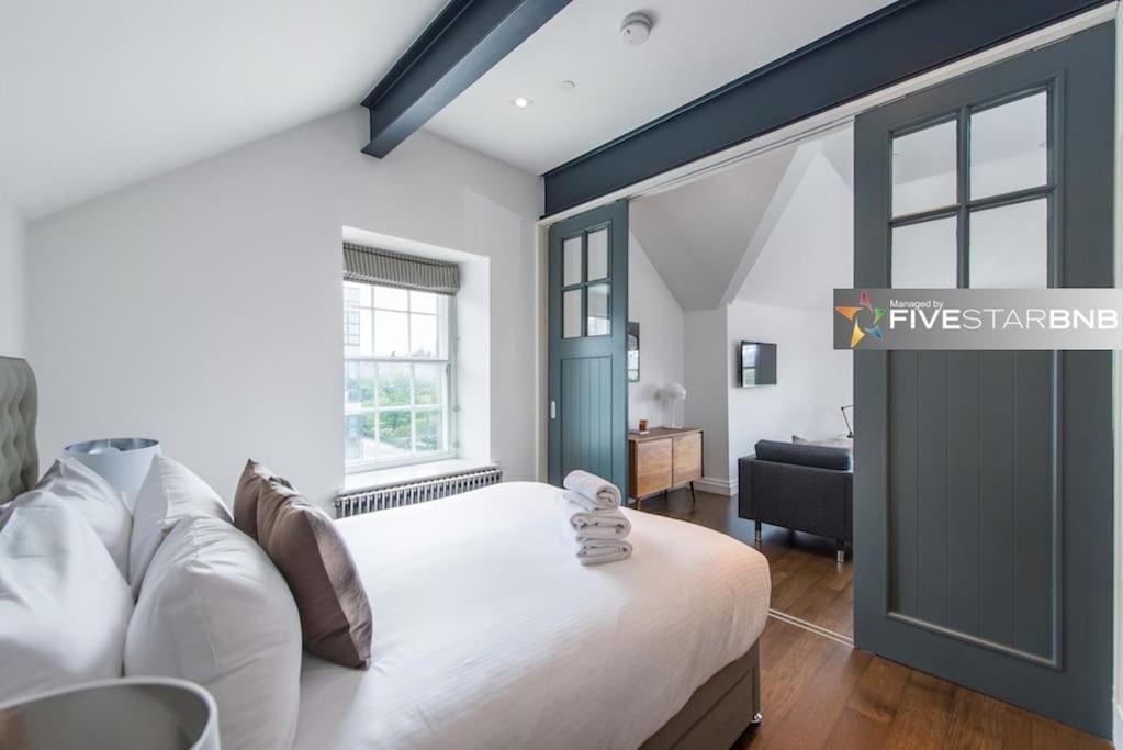 Cool Urban Apartment With Stunning Castle Views Edinburgh Exterior photo